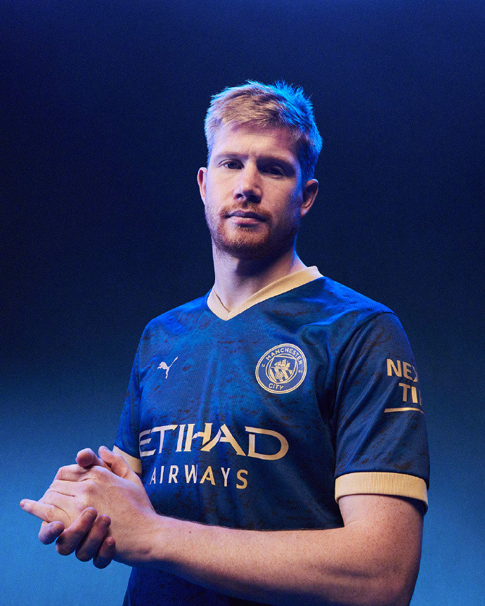 懂球帝12周年120大瞬间决赛：梅西捧大力神杯PK武磊绝平巴萨（懂球帝12周年120大瞬间终极对决：梅西高举大力神杯对阵武磊绝平巴萨）