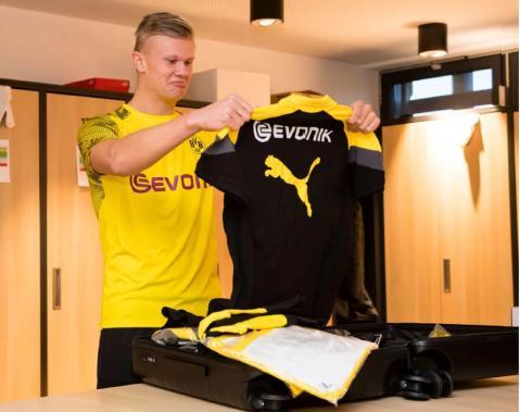 NBA交易市场最新动态：火箭完成签约,（火箭完成签约，NBA交易市场最新进展）