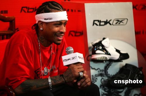 法甲半场：隆吉耶破僵，客队三中门框，梅斯暂0-1雷恩（法甲半场：隆吉耶先拔头筹，客队三次中框，梅斯暂以0-1落后雷恩）