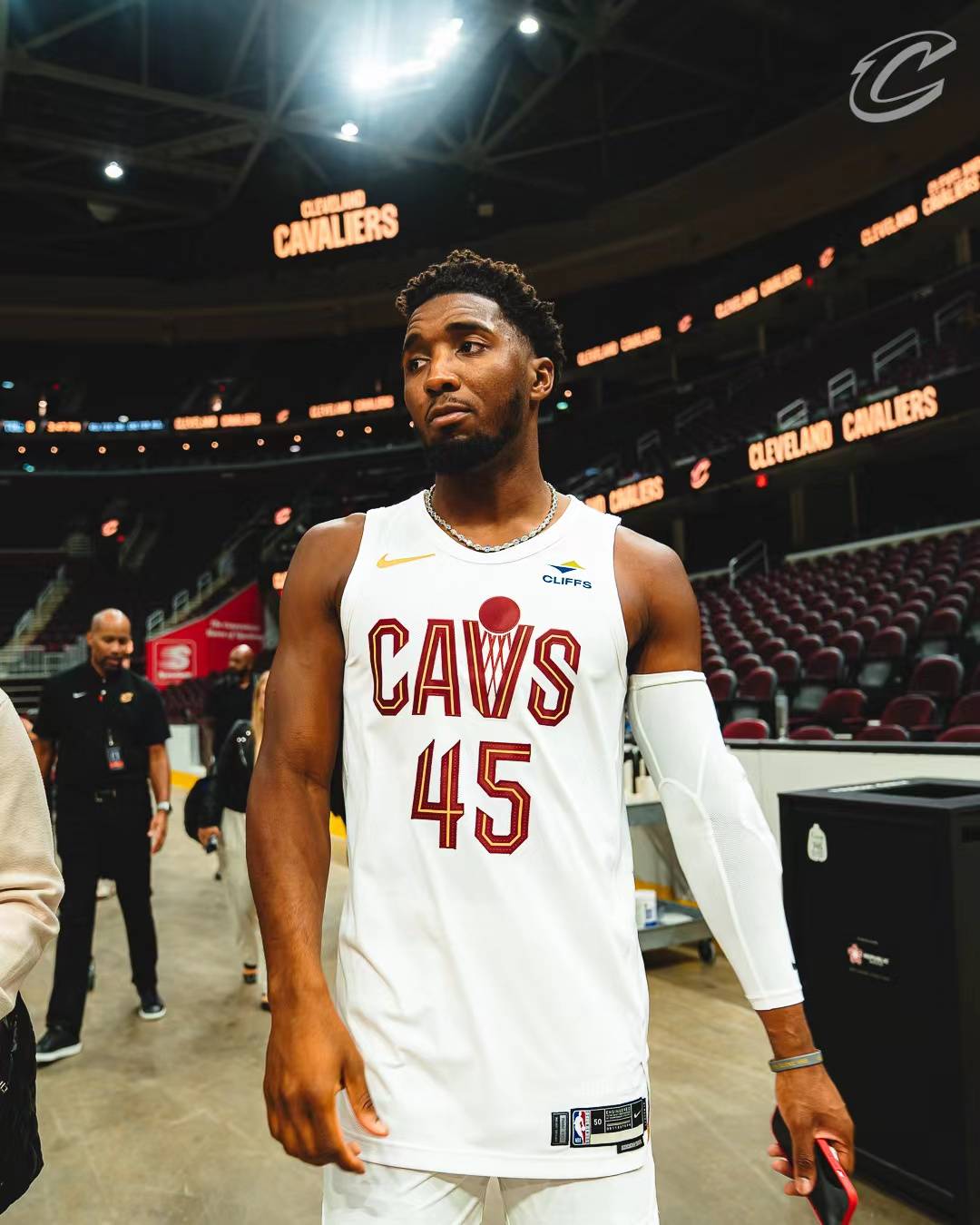 现在哪里还能买到这件拜仁125周年啤酒节正版球衣？（拜仁125周年啤酒节正品球衣现在还能在哪里入手？）