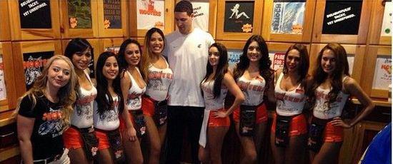 莫雷诺：若能重返西班牙队当然很好；黄潜现在西甲第二还不错（莫雷诺：若能回归西班牙队自然欣喜；黄潜暂列西甲第二令人满意）