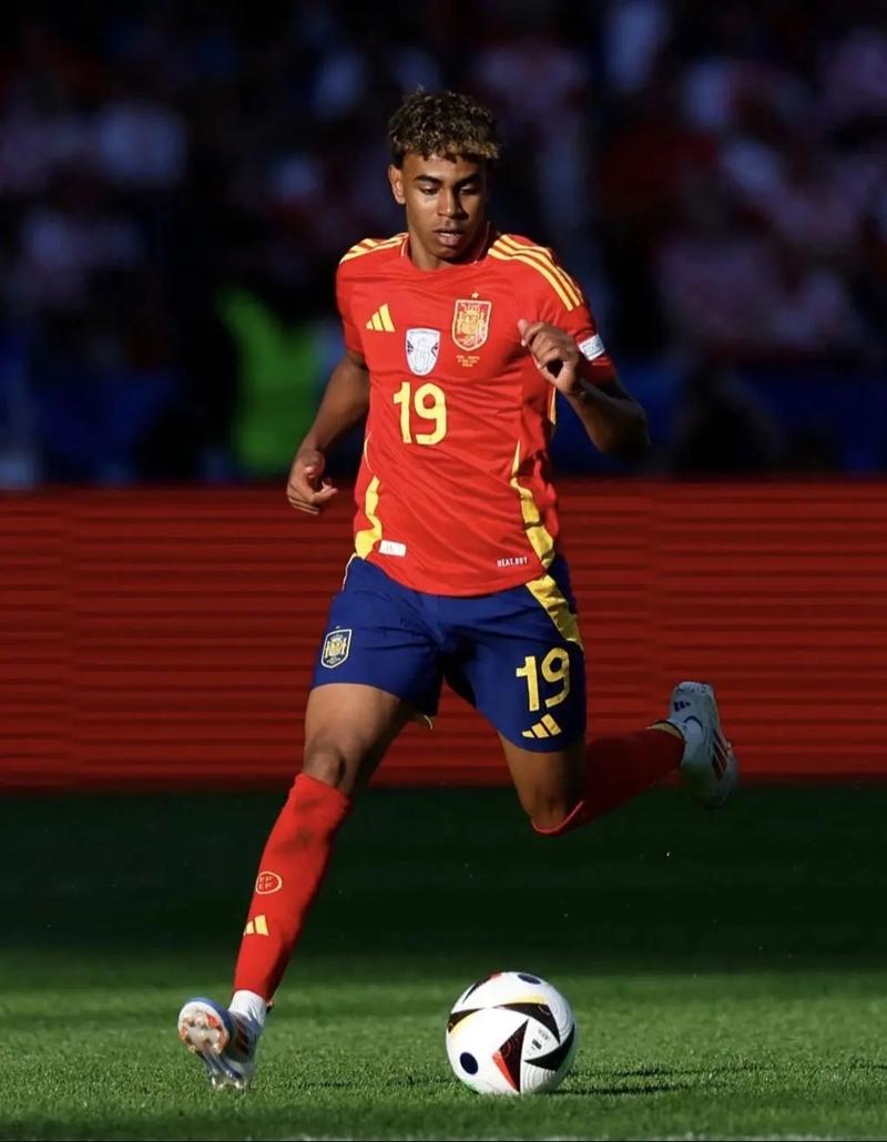 他的停球是教科书级别（他的停球堪称教科书范例）