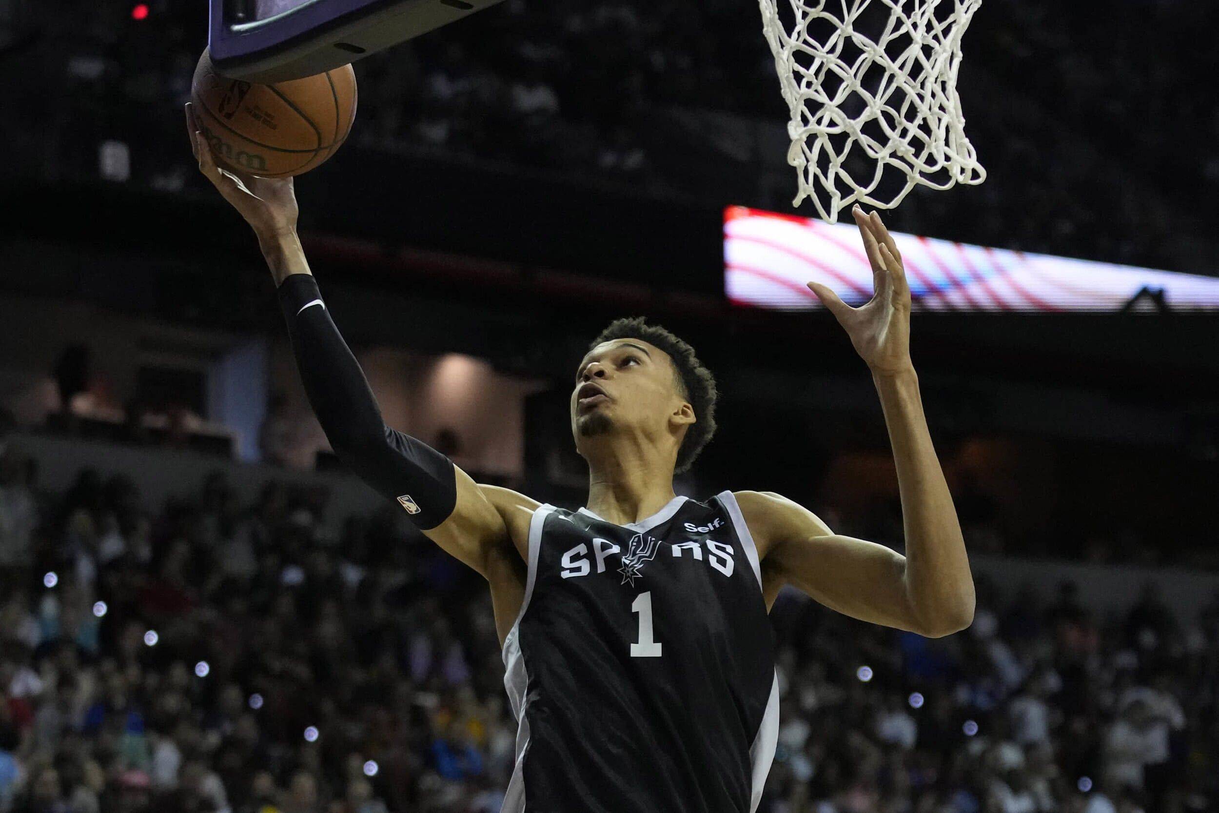 苏亚雷斯训练前讲话：降级责任在我，顺境和逆境我们都要接受（苏亚雷斯训练前发声：我愿承担降级责任，顺境逆境都要接受）