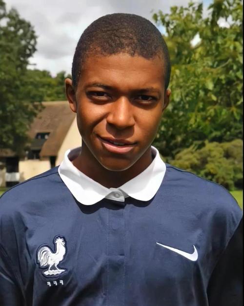 射击世界杯总决赛：江伊婷满中夺冠 中国队四金收官（射击世界杯总决赛：江伊婷满环夺魁，中国队四金圆满收官）