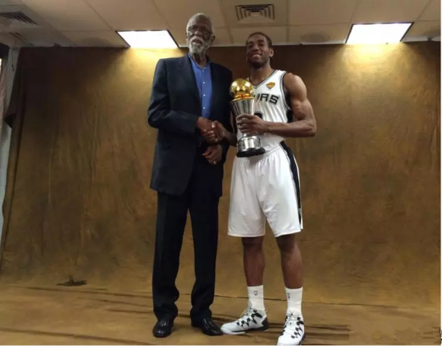 杨瀚森下半场防守端和篮板球卡位意识都有提升 期待更好表现！（下半场杨瀚森防守与篮板卡位意识明显提升，期待更出色发挥！）