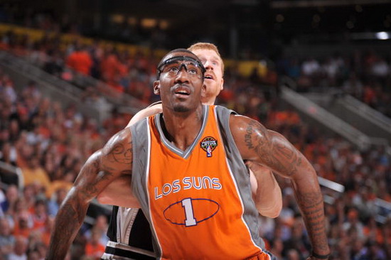 巴蒂：劳塔罗和小蜘蛛可以一起上，但其中一人必须做出牺牲（巴蒂：劳塔罗与小蜘蛛能同场竞技，但须有一人为团队让步）